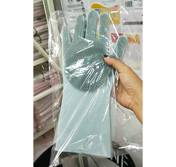 Silicone gloves
